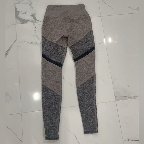 ALO Yoga Pants - Alo Color Block Leggings